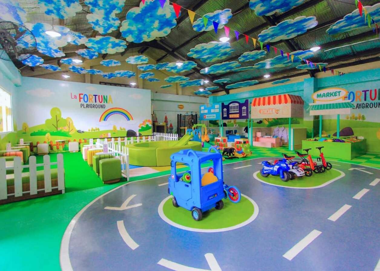 Hotel Dafam Fortuna Seturan Maguwo Esterno foto