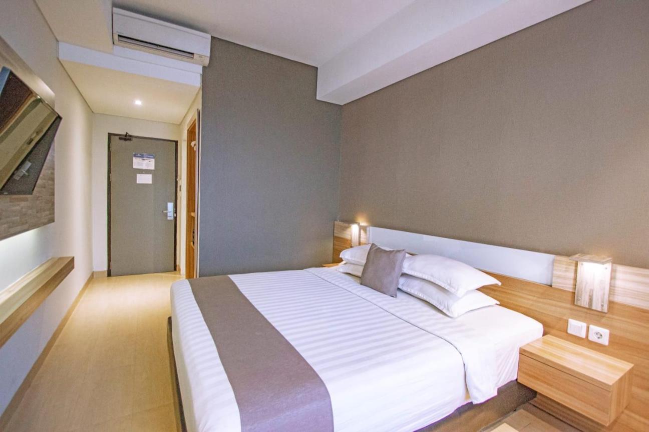 Hotel Dafam Fortuna Seturan Maguwo Esterno foto